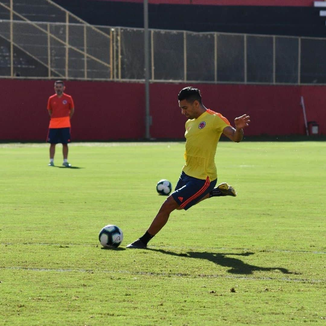 ラダメル・ファルカオさんのインスタグラム写真 - (ラダメル・ファルカオInstagram)「Entrenamiento en el estadio Barradão.」6月23日 7時59分 - falcao