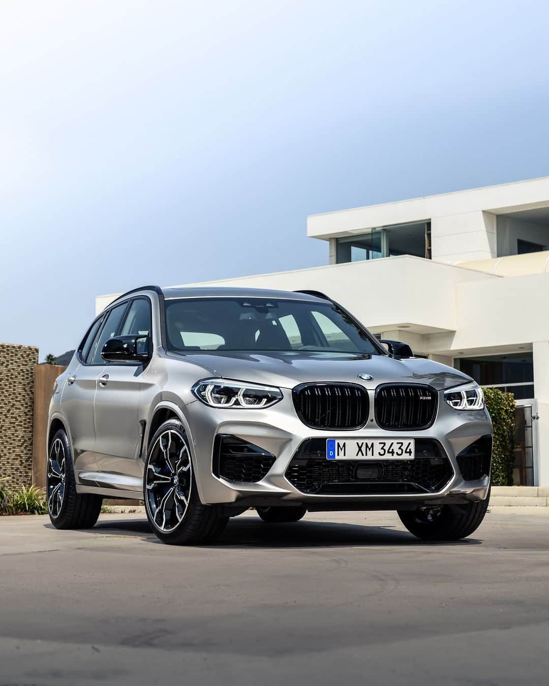 BMWのインスタグラム：「High performance adventurer. The first-ever BMW X3 M. #BMW #X3M #BMWM __ BMW X3 M: Fuel consumption in l/100 km (combined): 10.5. CO2 emissions in g/km (combined): 239. The values of fuel consumptions, CO2 emissions and energy consumptions shown were determined according to the European Regulation (EC) 715/2007 in the version applicable at the time of type approval. The figures refer to a vehicle with basic configuration in Germany and the range shown considers optional equipment and the different size of wheels and tires available on the selected model. The values of the vehicles are already based on the new WLTP regulation and are translated back into NEDC-equivalent values in order to ensure the comparison between the vehicles. [With respect to these vehicles, for vehicle related taxes or other duties based (at least inter alia) on CO2-emissions the CO2 values may differ to the values stated here.] The CO2 efficiency specifications are determined according to Directive 1999/94/EC and the European Regulation in its current version applicable. The values shown are based on the fuel consumption, CO2 values and energy consumptions according to the NEDC cycle for the classification. For further information about the official fuel consumption and the specific CO2 emission of new passenger cars can be taken out of the „handbook of fuel consumption, the CO2 emission and power consumption of new passenger cars“, which is available at all selling points and at https://www.dat.de/angebote/verlagsprodukte/leitfaden-kraftstoffverbrauch.html.」