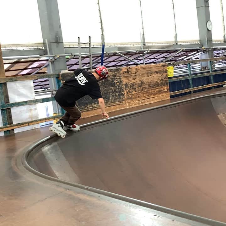 安床武士のインスタグラム：「UNITY STYLE✨ 遊び心が大事！ 🎥 @yoshiki130130 🙏 @goodskates_inc  @usdskates  @canamonroad_japan  @lzbn_official  @papasu1048  #usdskates #usdaeon #aeon72 #goodskates #gskatepark #papasu #senaramp #deeport #virusjapan #inlineskate #rollerblading #keeprolling #インラインスケート #ローラーブレード #takeshiyasutoko #安床武士 #LZBN #unity」