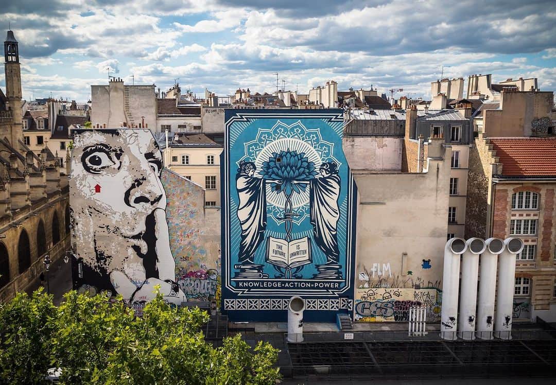 Shepard Faireyさんのインスタグラム写真 - (Shepard FaireyInstagram)「My crew and I just finished a large mural in the center of Paris next to the Pompidou Center and in front of the Stravinsky Fountain. The location is amazing because it is a busy plaza where people congregate adjacent to the Cathedral of Saint Mary. The Knowledge + Action mural is inspired by Art Nouveau but with a very currently relevant message. Apathy and ignorance have promoted a decline in civility and quality civic engagement, giving rise to forces who promote fear, division, and nationalism. We all need to understand the importance of both educating ourselves and taking action as we shape the future. I was honored that the Mayor of Paris, Anne Hidalgo, came to the mural unveiling, and gave authorization and support for me to paint in a historical location. This project was facilitated by Mehdi Ben Cheikh of @galerie_itinerrance with whom I’m showing my art. Thanks to my crew of Nic Bowers, Dan Flores, and Rob Zagula for their help on the mural, and to Jon Furlong for the beautiful photo! -Shepard」6月23日 8時19分 - obeygiant