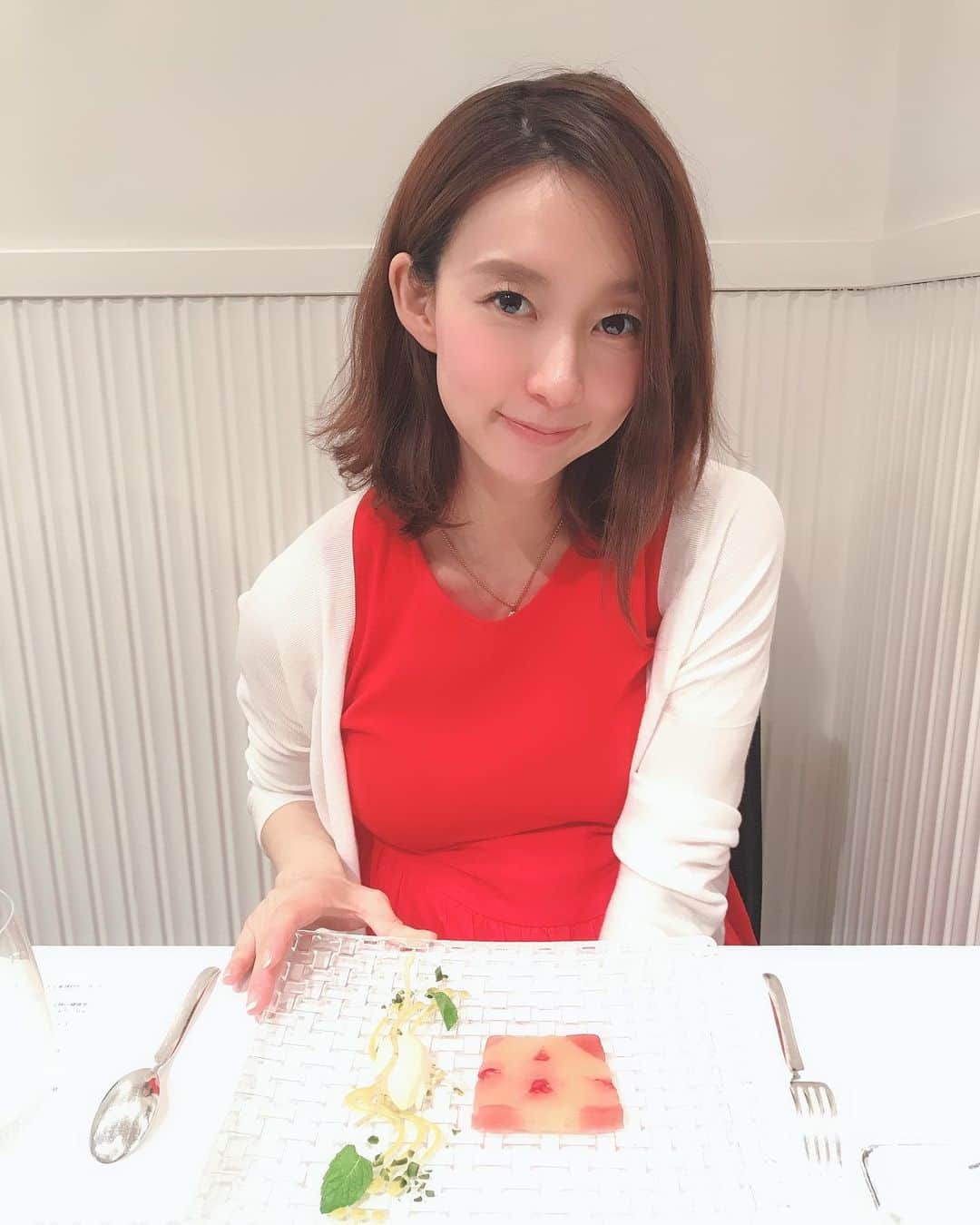 佐々麻梨江さんのインスタグラム写真 - (佐々麻梨江Instagram)「着実に近づいているその日まで行きたいお店と食べたいものをリストアップしてGOしてます🍴💕 * * * 人間締め切り日があるほうが頑張れるし楽しめるね😙✨ * * * #すっかり顔が穏やか #いっぱい食べられる時期になった #大好きなお店 #女子会向き #一番デザートに感動してた旦那 #テリーヌ #토쿄맛집 #lesenfantsgates  #ミシュラン #夜のがオススメ」6月22日 23時37分 - maries129