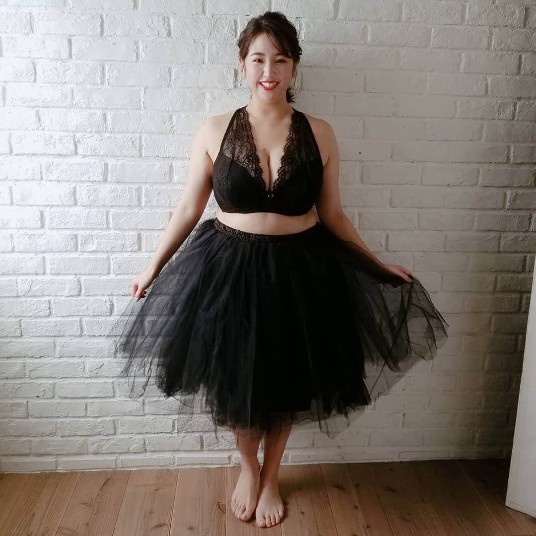 うさまりあのインスタグラム：「． ． 今日も一日お疲れさま💕 ． ． 　下着👙  @glamour_princess_official ．  この下着レースでセクシーさあってその上、ストラップが全く痛くないの！ほんとにおすすめ✨ホワイトもあるのでぜひチェックしてみてね～💕💕 ．  #ootd  #code #グラマープリンセス #うさまりあ #ぽっちゃりモデル  #大きいサイズ #ぽっちゃりコーデ  #ぽっちゃり女子 #プラスサイズ #下着」