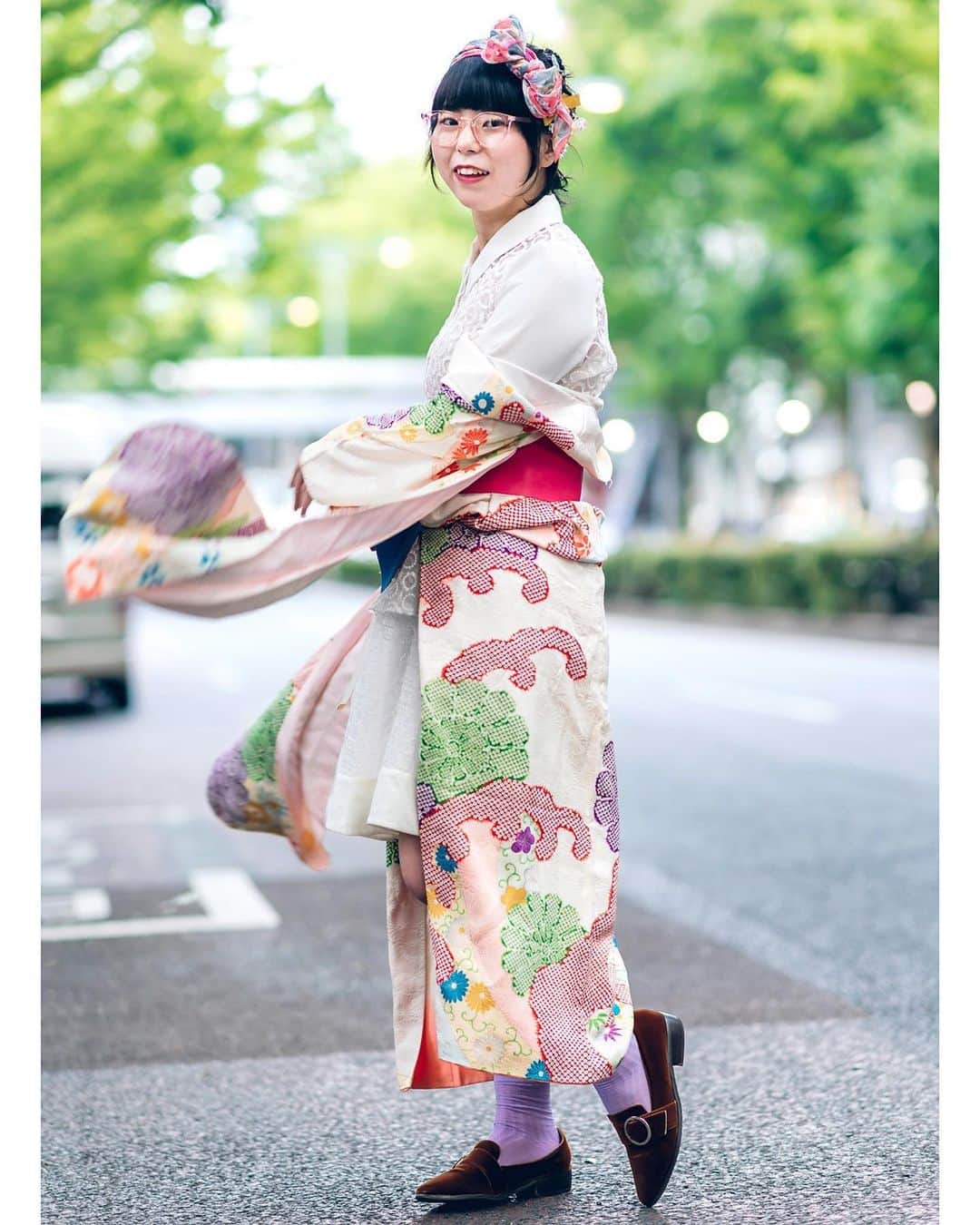 Harajuku Japanさんのインスタグラム写真 - (Harajuku JapanInstagram)「Japanese fashion student Lisa (@drawing_risa) on the street in Harajuku wearing a vintage kimono along with a sheer top and skirt set borrowed from her sister, vintage accessories, and Oriental Traffic pointy loafers.」6月22日 23時48分 - tokyofashion