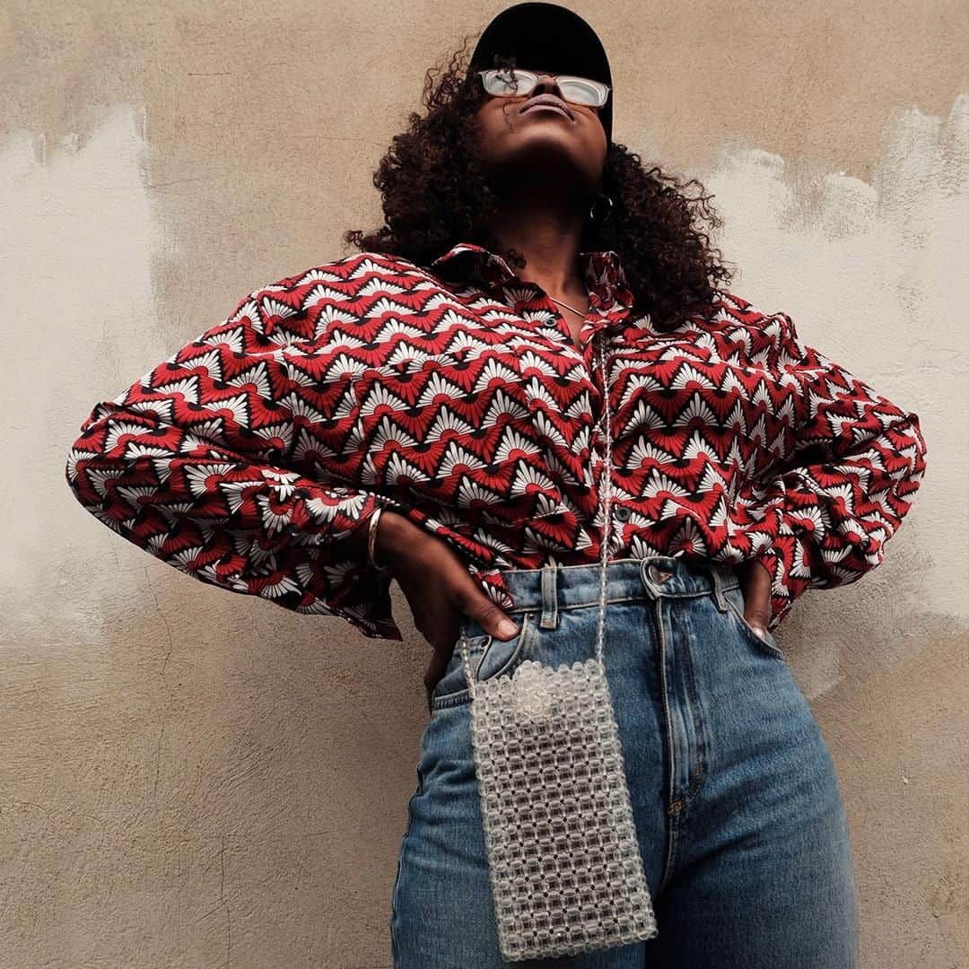 アクセサライズのインスタグラム：「Festival season is here! 🎶 Go hands-free for all day dancing with our Natasha cross-body phone pouch (just £15). It's the ultimate Glasto must-have.  Tap the link in our bio to shop. 📷: @remiafolabi #Accessorize #Accessorizer」