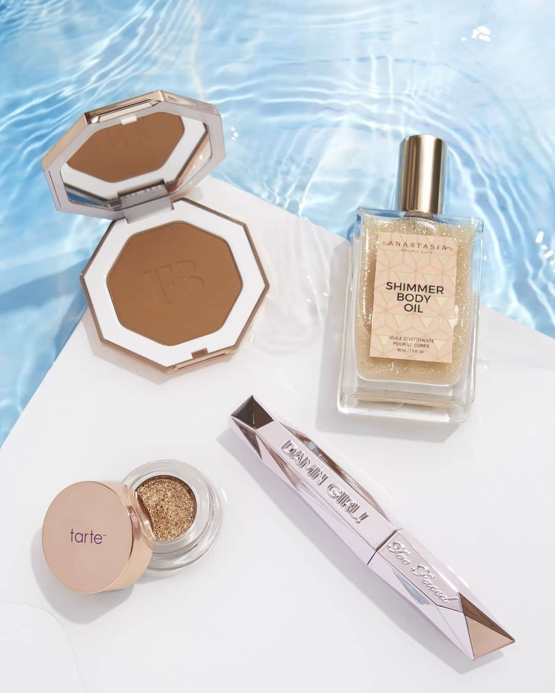 セフォラさんのインスタグラム写真 - (セフォラInstagram)「☀ MUST-HAVE FOR SUMMER ☀ Nos essentiels pour l'été, pour sublimer regard, bronzage et teint! Vous craquez pour quoi ? ✨  @fentybeauty @tartecosmectics @toofaced @anastasiabeverlyhills  #SephoraFrance #SephoraLovesFentyBeauty #SephoraLovesAnastasia #SephoraLovesTarte #SephoraLovesTooFaced」6月23日 0時01分 - sephorafrance