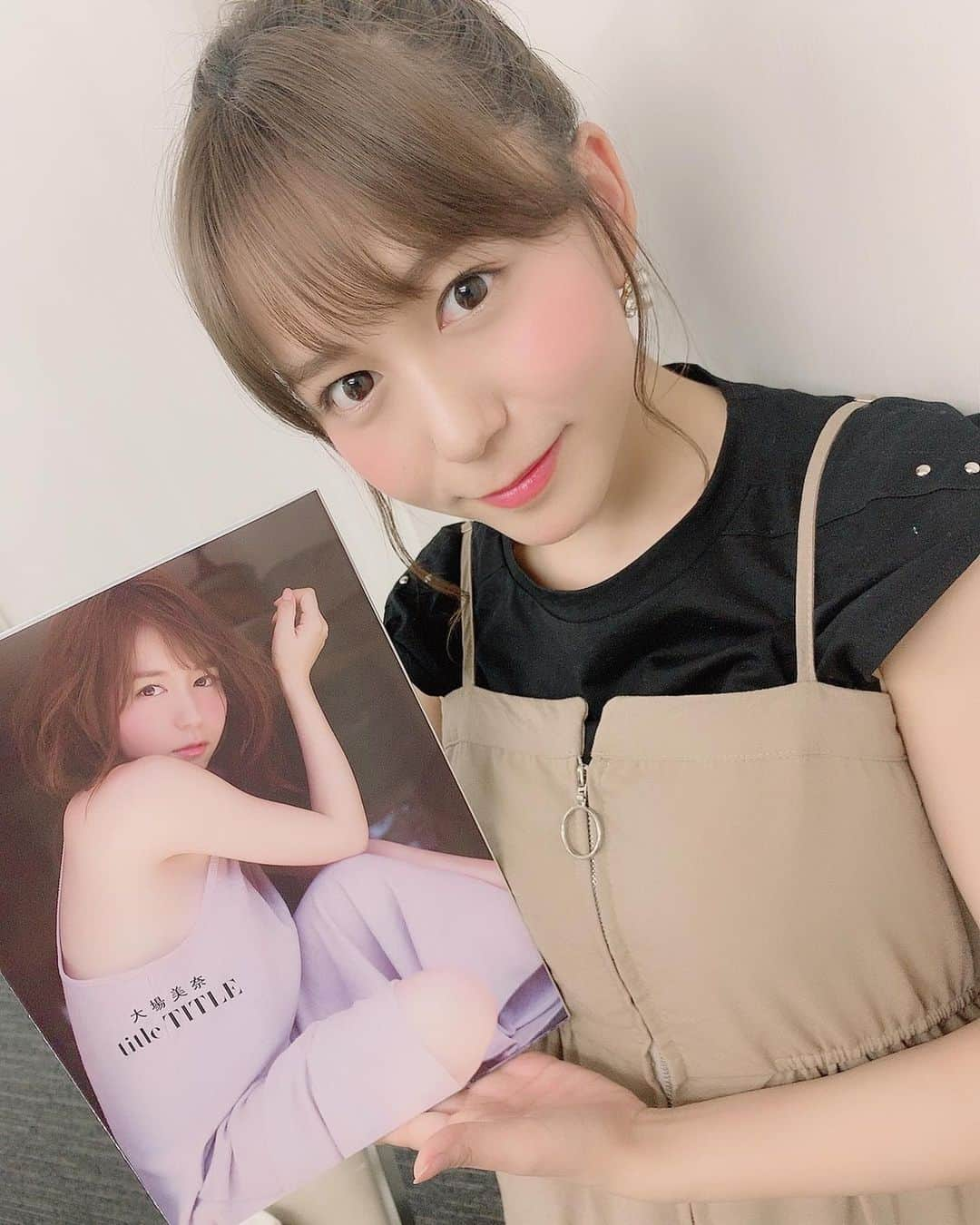 大場美奈さんのインスタグラム写真 - (大場美奈Instagram)「ファースト写真集の表紙が公開されました🤗 表紙は4バージョンあります📖 全部お気に入りなのでコンプリートしてね👏🏻 #みなるん写真集 #SKE48」6月23日 0時01分 - obamina__43