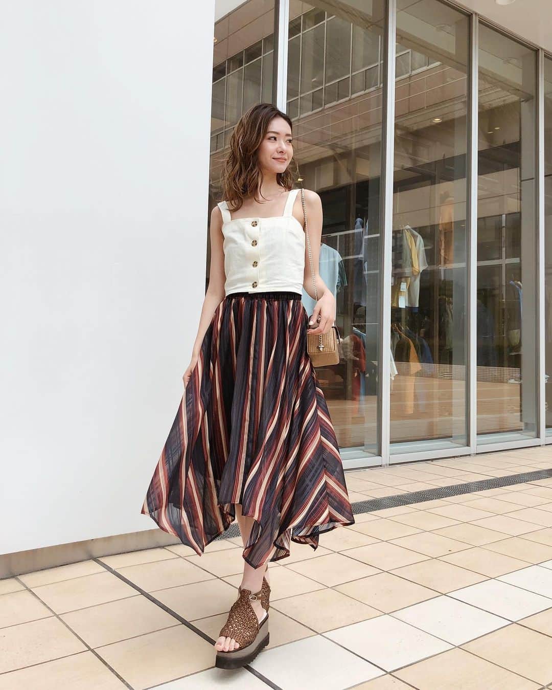 鈴木朱音さんのインスタグラム写真 - (鈴木朱音Instagram)「先日アップした、 ラメストライプフレアスカートのカラバリだよ✨ . 晩夏の時期でも使えそうなカラーだから、 今から長く着れるよ♪ . 2枚目はスカートの形がめっちゃ綺麗に撮れたから スワイプして見てね！ . . #murua #murua_snap #murua2019ss #murua_official #murua_by_staff #murua仙台parco #skirt #fashion #coordinate #ムルーア #コーディネート #ファッション #フレアスカート #ストライプ #ラメストライプフレアスカート #高身長コーデ #168cm」6月23日 0時19分 - akane_suzuki51