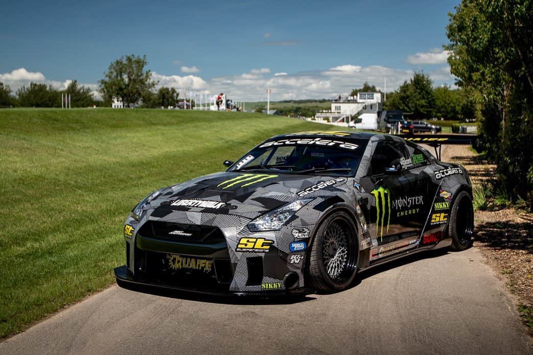 のインスタグラム：「2019年7月4日から開催されるイギリス🇬🇧GOOD WOODイベントで走るLB★WORKS GTR号初公開🙂 LB WORKS GTR Type.2 x @baggsyboyuk !! Well done !! Today new looks!! Can’t wait to see the monster at @fosgoodwood !! Special thanks to @baggsyboyuk & @libertywalkeu !! See you soon !!」