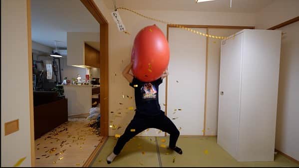 すしらーめん《りく》さんのインスタグラム写真 - (すしらーめん《りく》Instagram)「躍動感溢れるこの一枚のタイトルは 「怒りダイナマイトプチトマト」です。  #youtuber #tomato #balloon #とまと」6月23日 0時12分 - sushi_riku