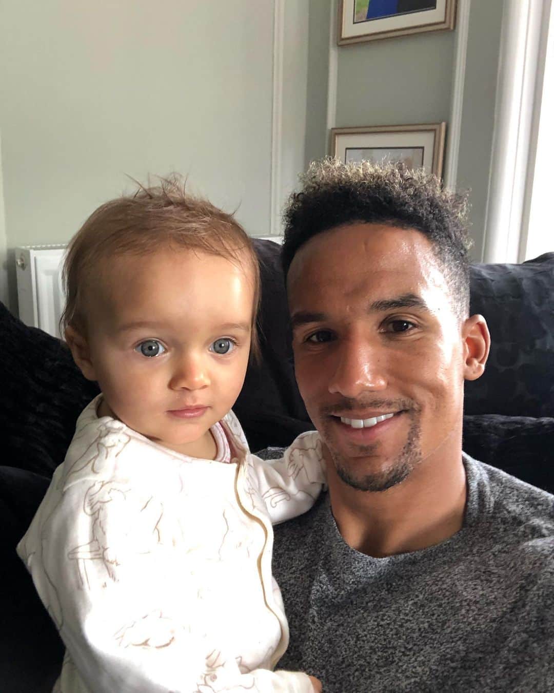 スコット・シンクレアのインスタグラム：「Happy 1st Birthday princess!♥️♥️」