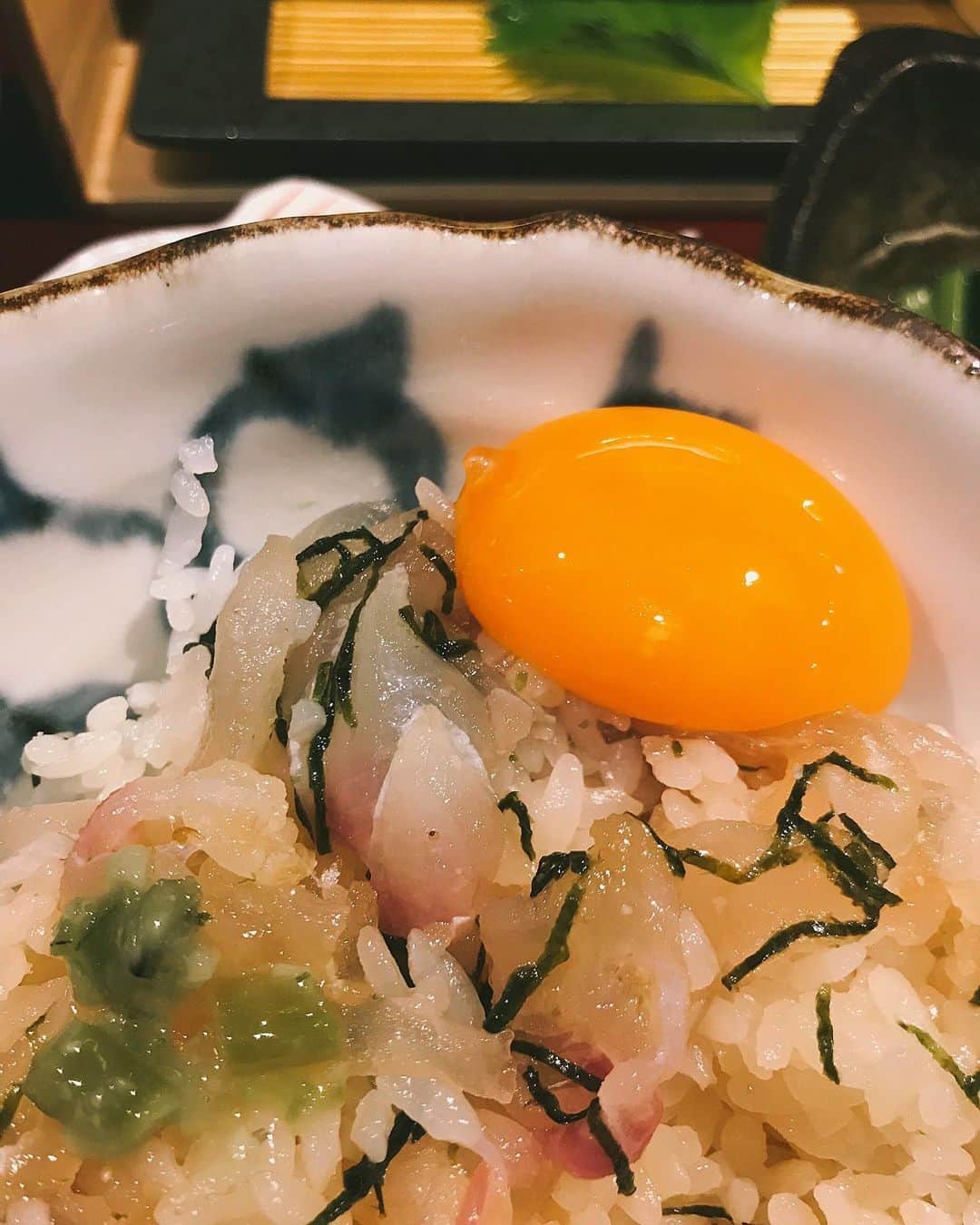 のインスタグラム：「愛媛で食べた美味しいごはん🙏 . ・鯛めし ランチ芽朗ちゃん翔太くんと💓お客様に教えていただきました！ ・寿司屋のじゃこカツ(寿司も美味しかったのに写真がなかった、、) ・焼き鳥 網谷さんとみんなで💓  #愛媛 #松山」