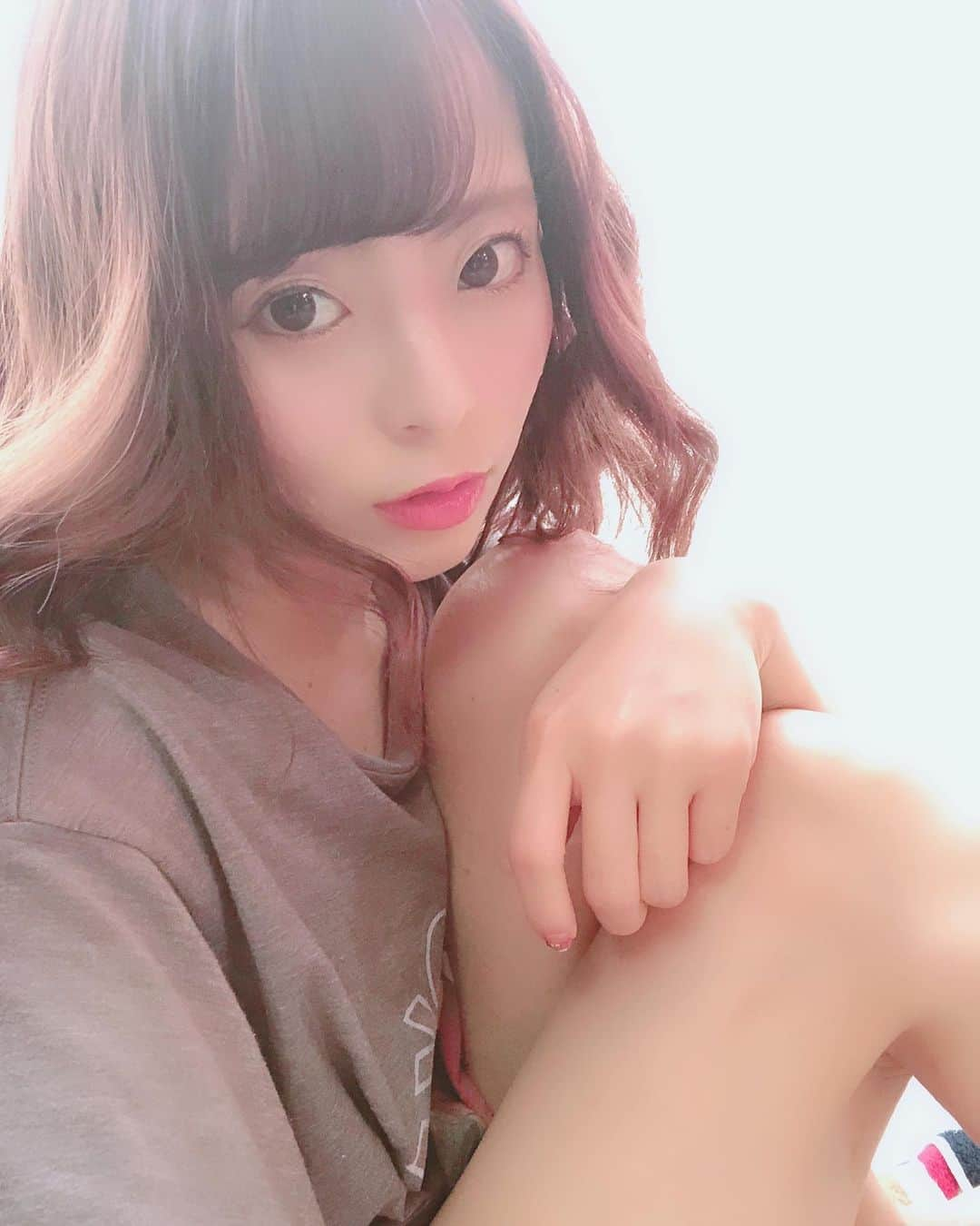 亀田ゆかりさんのインスタグラム写真 - (亀田ゆかりInstagram)「. . 髪の色をちょっと落ち着かせました スカイリゾートです！ @yu19880222 ところから みんな行ってみてね 本当に美容室迷ってる人に オススメ！ . そして次の投稿もみてね！！ . . #ピンクブラウン #渋谷美容室  #セミロング  #photooftheday #instagood #instagood」6月23日 0時31分 - yukari_ngzk