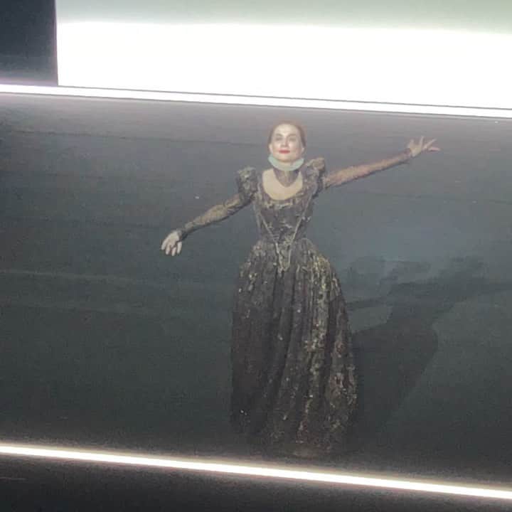 カロリーヌ・ド・メグレのインスタグラム：「Extraordinary @isabelle.huppert by the amazing @bob___wilson last night. WOW🔥 #MarySaidWhatSheSaid Text Darryl Pinckney Music @ludovico_einaudi  @theatredelaville_paris till July 6th」