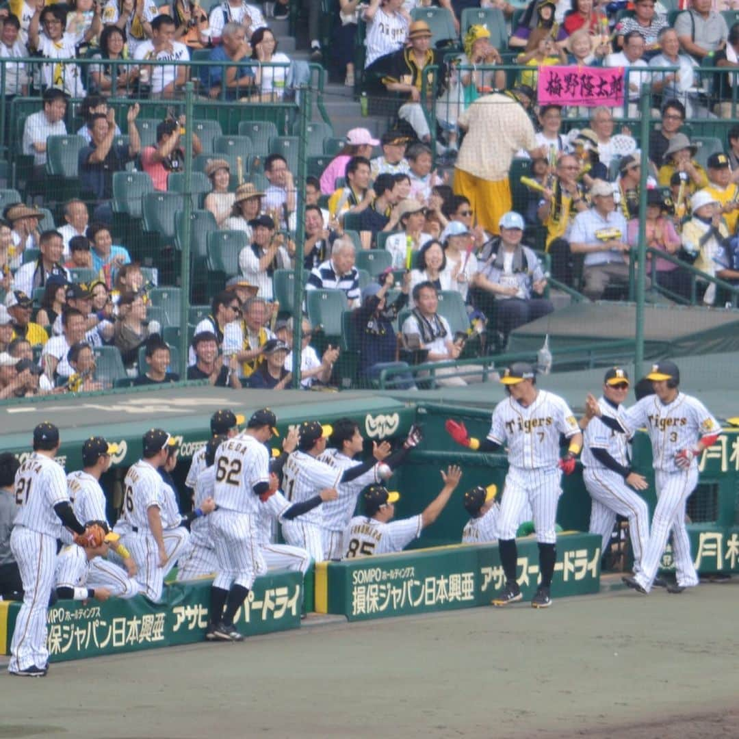 川畑雅秀さんのインスタグラム写真 - (川畑雅秀Instagram)「今日は甲子園に行って来ました😊ライトスタンドから記者くらいいっぱい写真撮りましたぁ🤗 めっちゃいい写真いっぱい撮れましたぁ〜！ #甲子園球場 #大山悠輔 #糸井嘉男 #ジェットふうせん #」6月23日 0時32分 - kawabata.kun