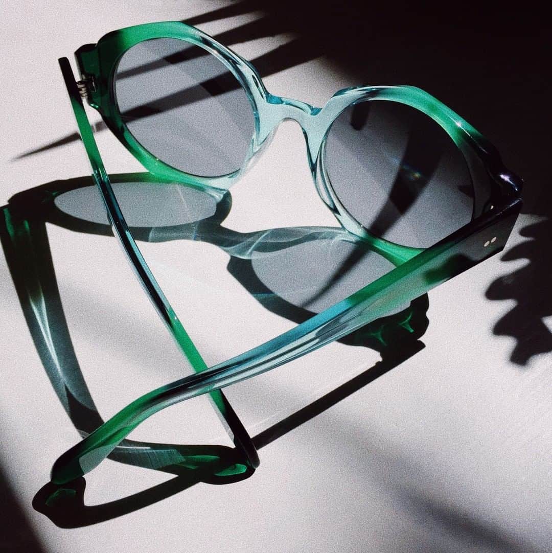 Meganさんのインスタグラム写真 - (MeganInstagram)「In the shadows with Zanzan ORTOLAN sunglasses in blue ombre. Handmade in Italy. ﻿zanzan.co.uk ﻿ ﻿ ﻿ #サングラス #선글라스 #lunettes #occhiali #sunglasses #eyewear #handmadeinitaly #slowfashion #buybetterbuyless #zanzaneyewear﻿ ﻿ ﻿ ﻿ ﻿」6月23日 0時40分 - zanzan_domus