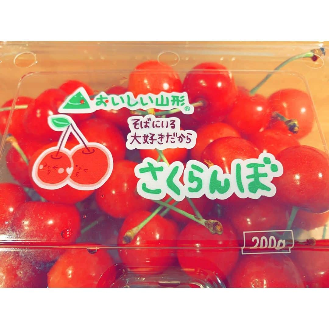 浅田梨奈さんのインスタグラム写真 - (浅田梨奈Instagram)「また頂きました😍🍒🥰最高❤️🍒 #差し入れ #さくらんぼ #最高だ #すぐなくなるよ #ありがとうございます」6月23日 0時46分 - asdrn528