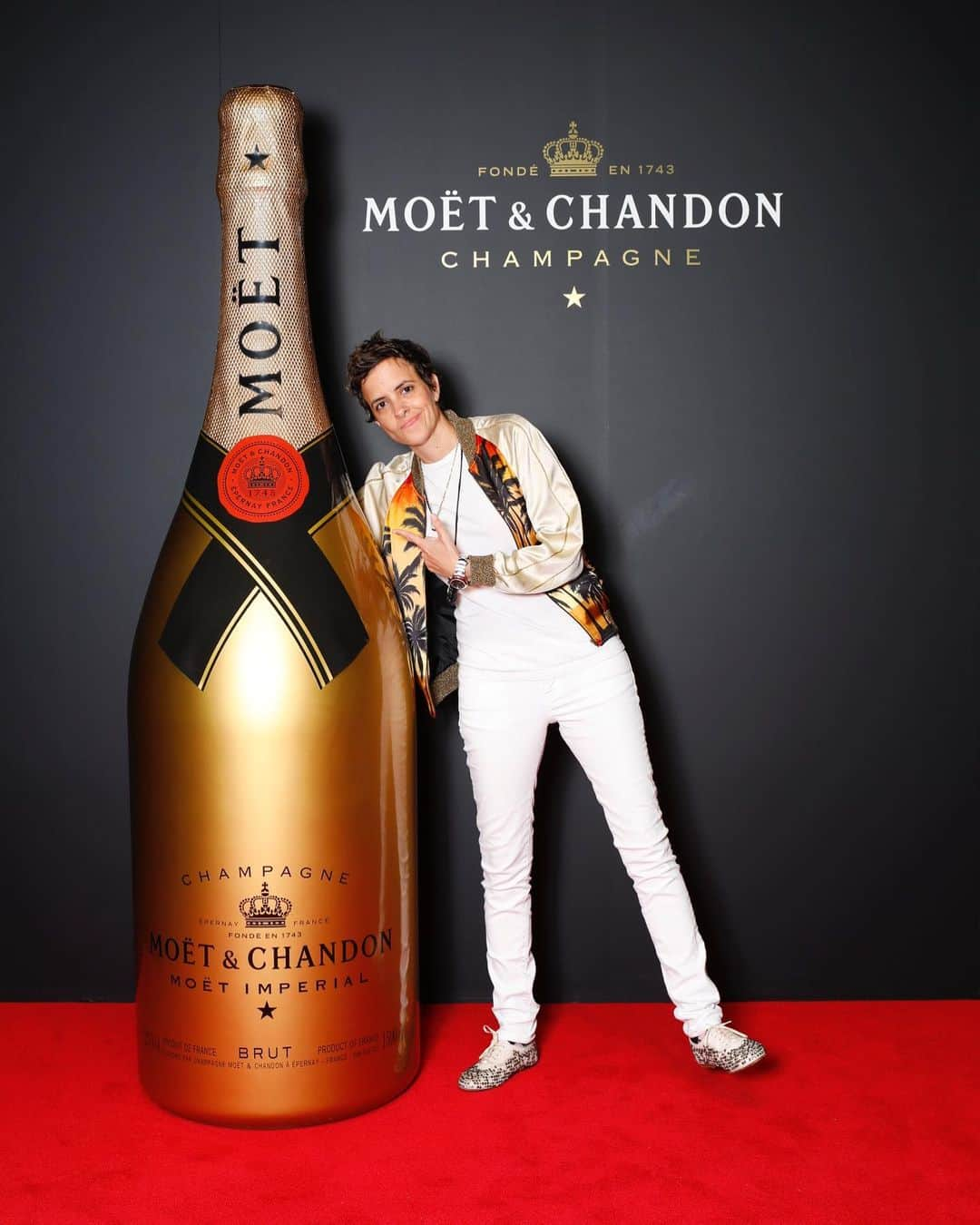 サマンサ・ロンソンさんのインスタグラム写真 - (サマンサ・ロンソンInstagram)「Thirsty???? #moetmoment #tokyo」6月23日 0時46分 - samantharonson