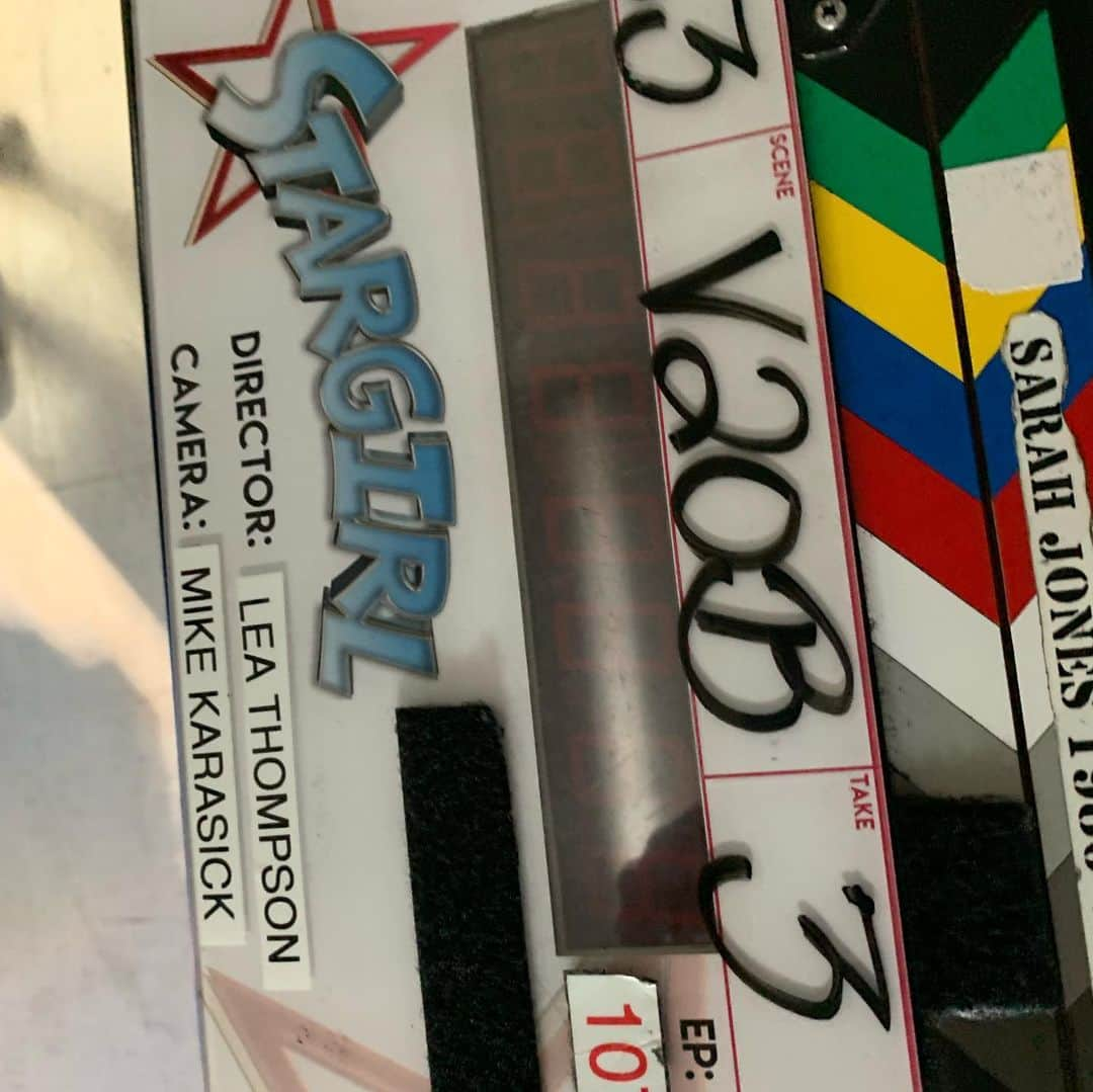 リー・トンプソンさんのインスタグラム写真 - (リー・トンプソンInstagram)「It’s a sweaty wrap for me directing #stargirl THANK YOU! I had such a fantastic time with everyone. It’s super epic.  And a huge opportunity for me @dccomics #geoffjohns #waltergarcia #lukewilson @brecbassinger @megdelacy RULE.  #womeninfilm」6月23日 1時03分 - lea_thompson