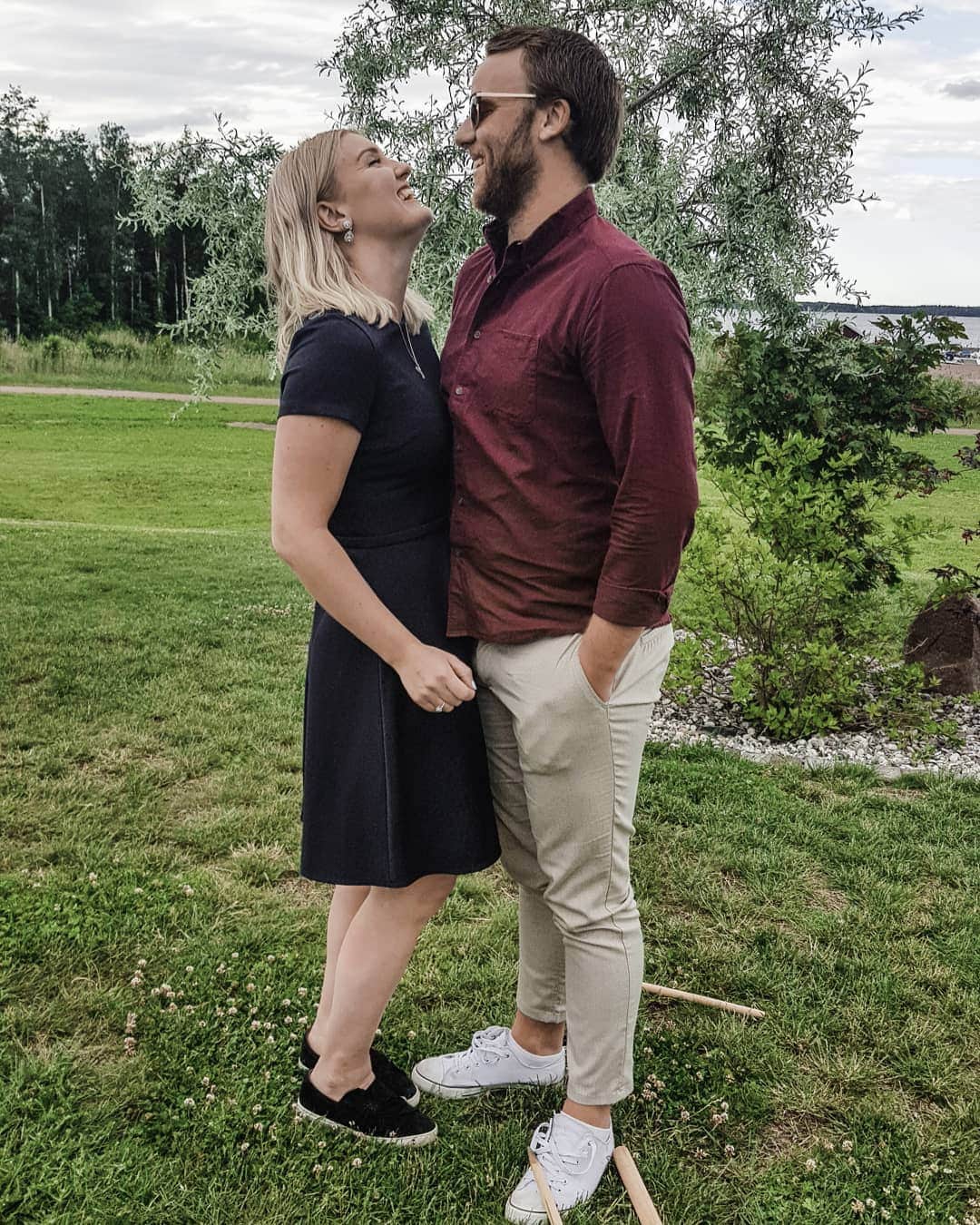 ヨシ・ヘルゲソンのインスタグラム：「Glad Midsommar 🇸🇪 Hela familjen och massa skratt får sammanfatta den här helgen 😍❤」