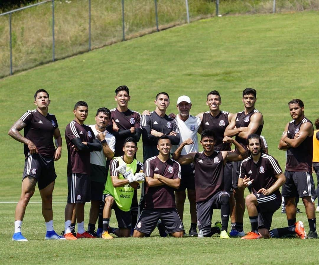 ラウール・ヒメネスさんのインスタグラム写真 - (ラウール・ヒメネスInstagram)「🇲🇽🔥🔝⚽️」6月23日 1時08分 - raulalonsojimenez9