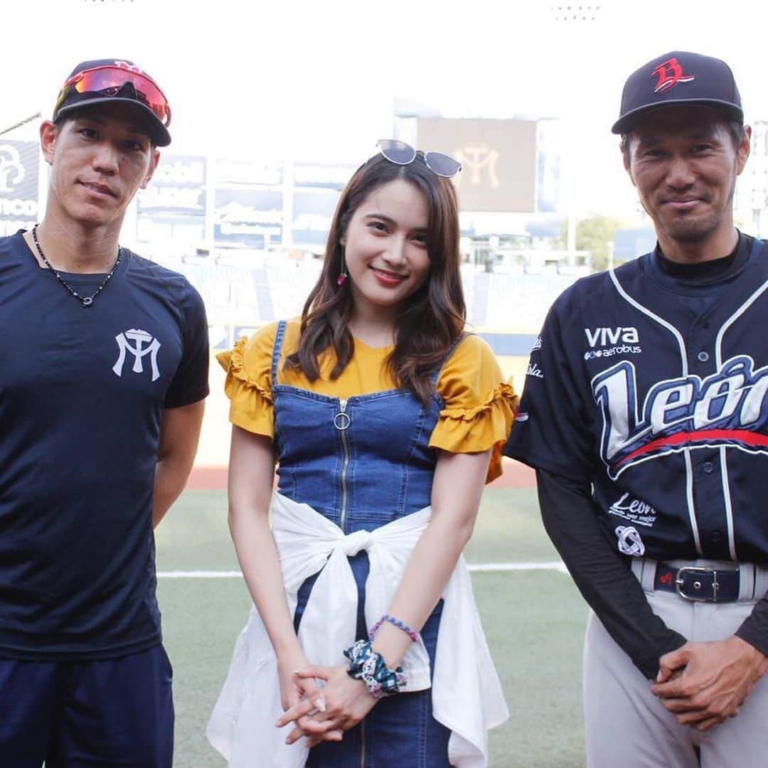 荒波翔さんのインスタグラム写真 - (荒波翔Instagram)「昨日、サムライシリーズを盛り上げに来てくれた入山杏奈さん🤗 始球式やインタビューなどで盛り上げてくれました！！ 始球式も見事ノーバン送球👏⚾️ 入山さんはメキシコ🇲🇽に来て1年位らしいのですがスペイン語もペラペラ話せていました👏 戦う舞台は違うけど、異国で頑張る日本人がいることに勇気を頂きました！ ありがとうございました😊  #todossomossultanes #monterrey #mexico #lmb #akb48 #akb #入山杏奈  さん#始球式 #ストライク」6月23日 1時21分 - shoshoshonosho.4