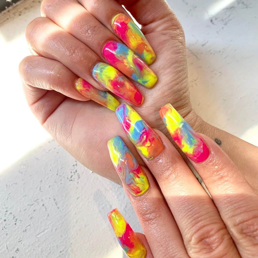 Mei Kawajiriさんのインスタグラム写真 - (Mei KawajiriInstagram)「Tie dye Nails 🌈 using @pregelofficial /#L453,#M048,#L450,L457 🌈🌈🌈🌈🌈 @nicollettesings #nailsbymei #gelnails」6月23日 1時28分 - nailsbymei