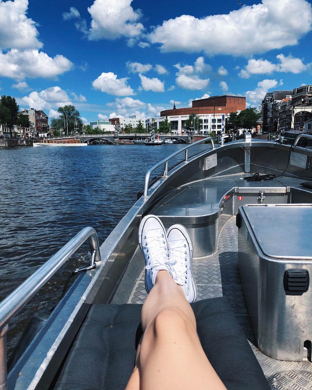 アンディー・トレスさんのインスタグラム写真 - (アンディー・トレスInstagram)「First boat ride of the year to celebrate the beginning of Summer! 🙌🏼⛵️ #amsterdam #Summer」6月23日 1時46分 - stylescrapbook