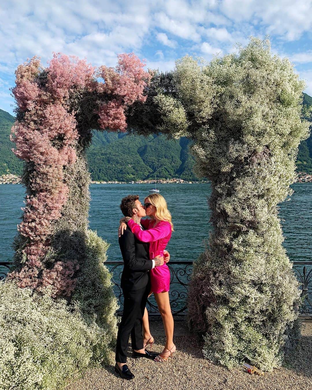 キアラ・フェラーニさんのインスタグラム写真 - (キアラ・フェラーニInstagram)「The most beautiful wedding on lake Como ❤️ So happy for you guys @margarita_annabe and @ilyag55555」6月23日 1時55分 - chiaraferragni