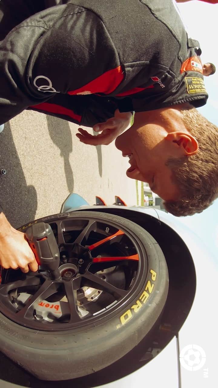 トーマス・ミュラーのインスタグラム：「But then came @nico.mueller51 with his DTM car 🏎 and make me a little bit nervous 😬 - Part 2 #DaSchauHi #esmuellert #goprocameraman #thomasmüller #racer #Neuburg」