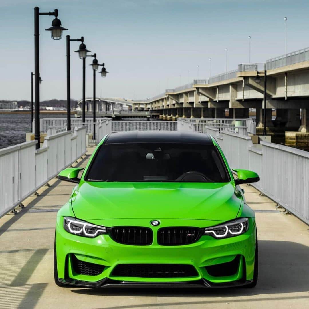 CarsWithoutLimitsさんのインスタグラム写真 - (CarsWithoutLimitsInstagram)「Let’s brighten up your feed 🍀 Photo @sir_ryce  #carswithoutlimits #bmw #m3 #f80 #green」6月23日 1時59分 - carswithoutlimits