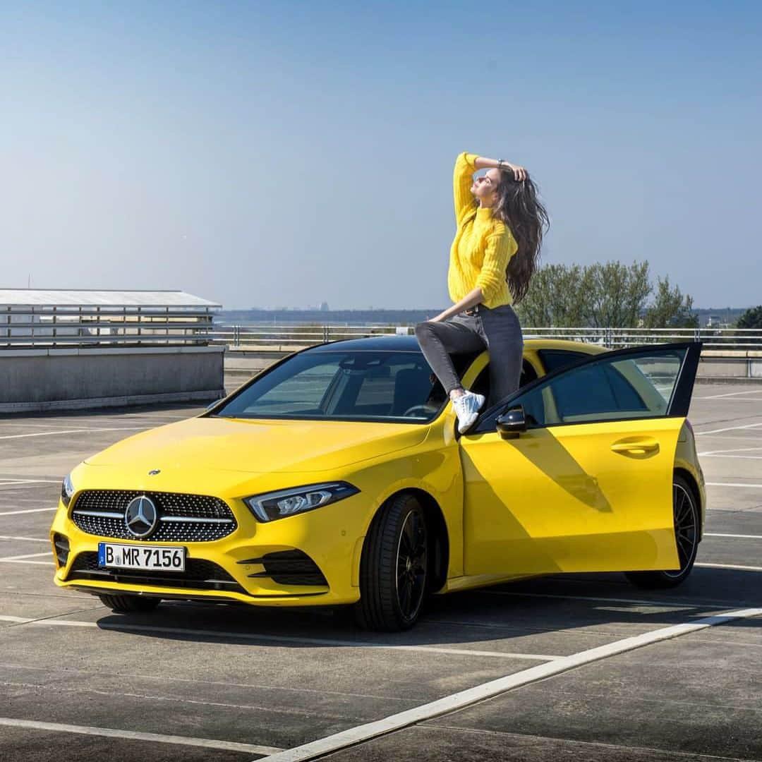 メルセデス・ベンツさんのインスタグラム写真 - (メルセデス・ベンツInstagram)「Competing with the sun. ☀️ Photo by @mauriciopoepsel with @shareenqueen and @mercedesbenzberlin. . #MercedesBenz #⭐ #AClass #sunyellow #shesmercedes #mbfanphoto #automotivedesign #sunshining #sunsunsun #mbcar #MBRent」6月23日 2時00分 - mercedesbenz