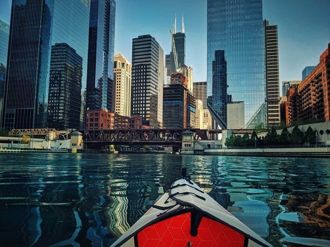 REIさんのインスタグラム写真 - (REIInstagram)「Did you know you could kayak in Chicago?  Photo: @badfish006 on the Chicago River, #Illinois. #OptOutside」6月23日 2時00分 - rei