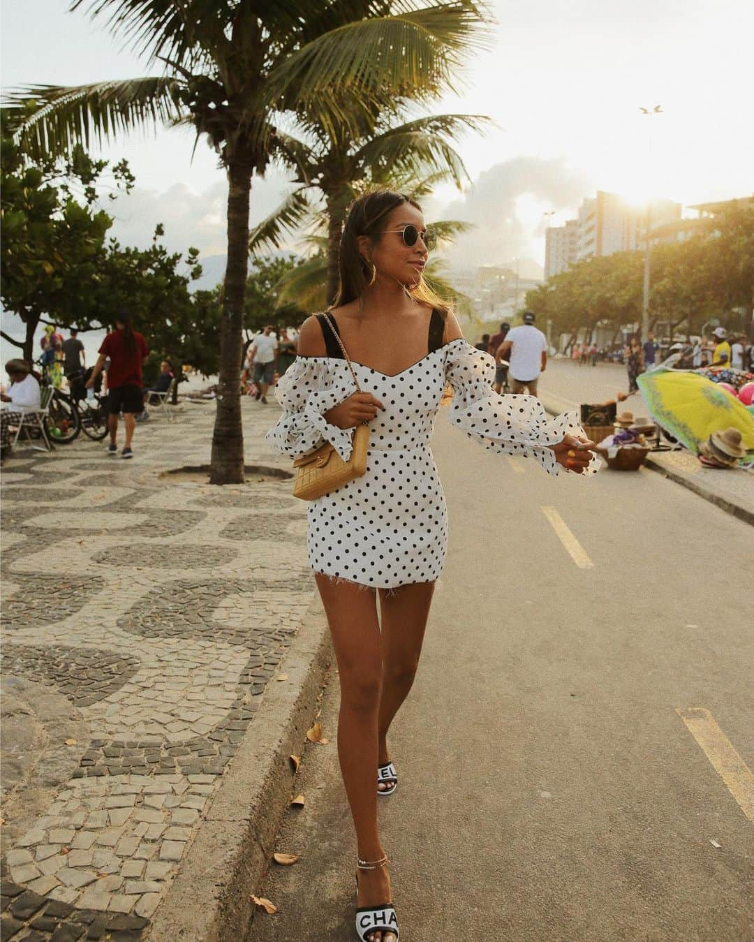 ジュリー・サリニャーナさんのインスタグラム写真 - (ジュリー・サリニャーナInstagram)「IPANEMA 🇧🇷🌴 • wearing @camilacoelhocollection dress @revolve #revolvearoundtheworld」6月23日 2時08分 - sincerelyjules