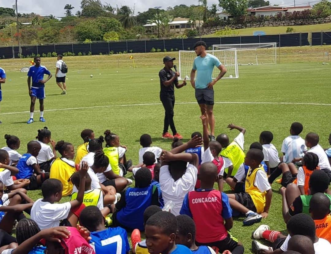 タイローン・ミングスさんのインスタグラム写真 - (タイローン・ミングスInstagram)「I was very fortunate, whilst on the island, to be invited to the @concacaf #NextPlay initiative and offer some advice to some great young players.  Great to see @blackz89 And @leon_mann doing such fantastic work too.  My family were born and raised in this island so to be able to help was a very humbling experience.  I hope this is just the start and we have some exciting projects coming to the island in the future!」6月23日 2時18分 - tyronemings