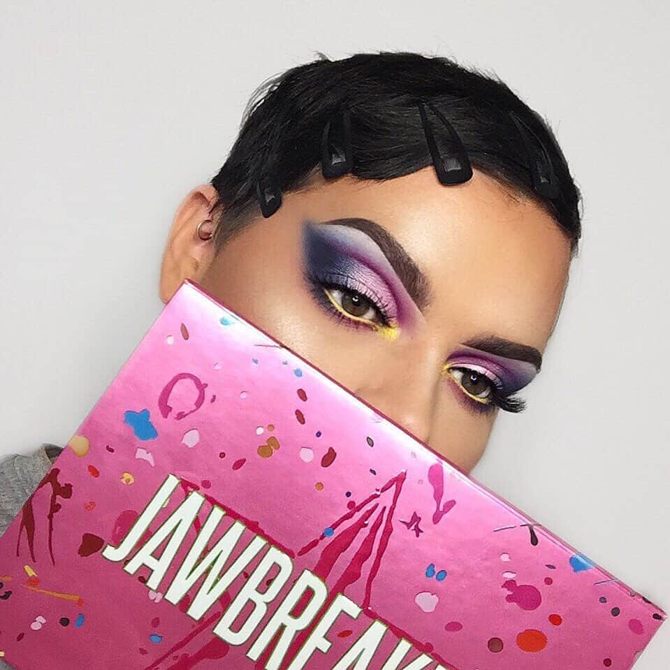 Jeffree Star Cosmeticsさんのインスタグラム写真 - (Jeffree Star CosmeticsInstagram)「JAWDROPPING BLEND 💖 Our boo @makeupbyjackuk using the #Jawbreaker palette 🍬 He also used #MagicStar concealer + powder ⭐️ #Goldbreaker from the Brain Freeze palette & #velourliquidlipstick shade Leo 💛  #jeffreestarcosmetics #jawbreakerpalette」6月23日 2時27分 - jeffreestarcosmetics