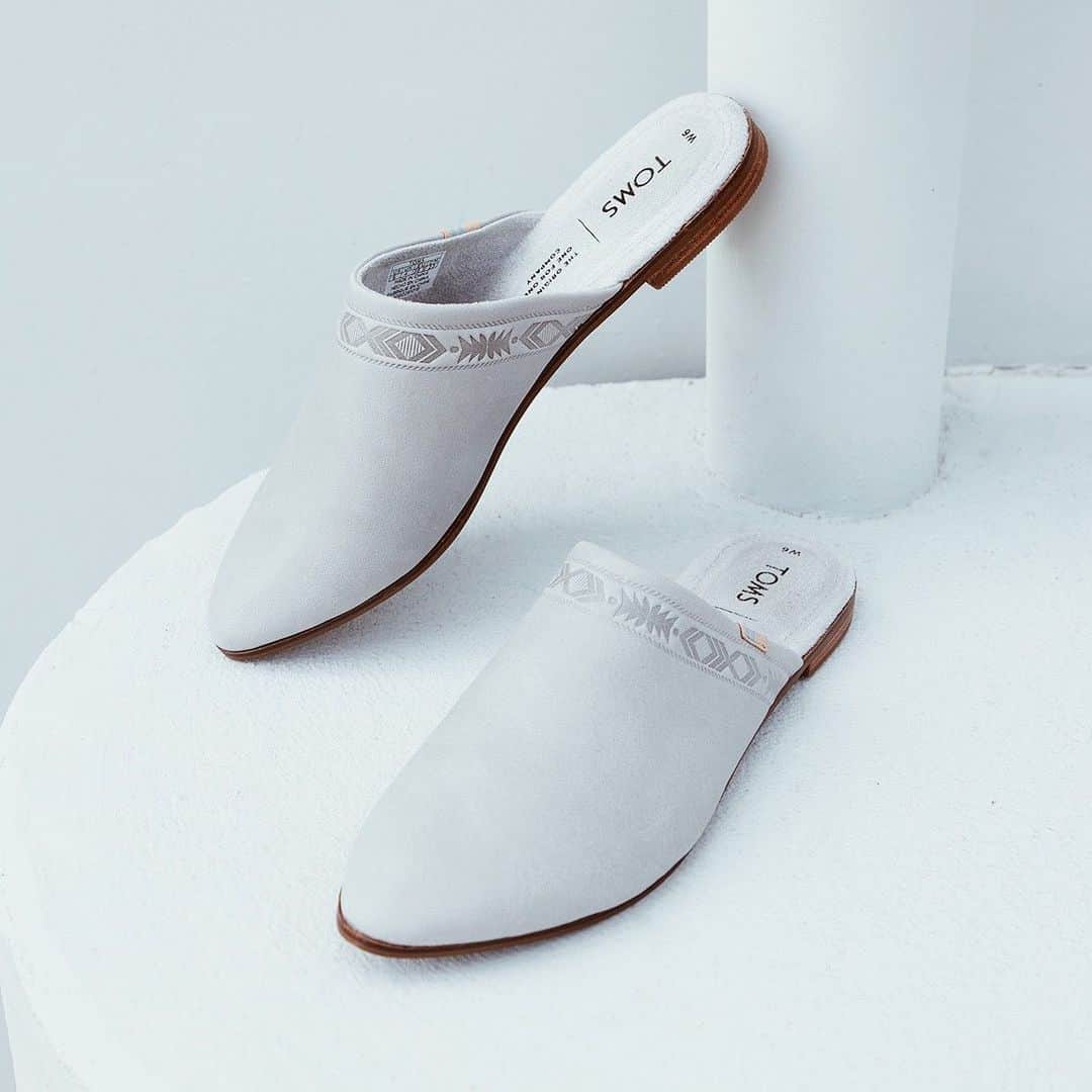 トムズシューズのインスタグラム：「Minimalism, mastered.」