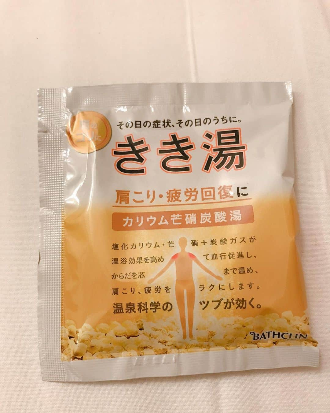 西本りみのインスタグラム：「大阪で買ったもの。 コンビニで入浴剤。 夢がない。  #気付けばインスタお久しぶりに投稿しました偉い #橋本りみさんです」