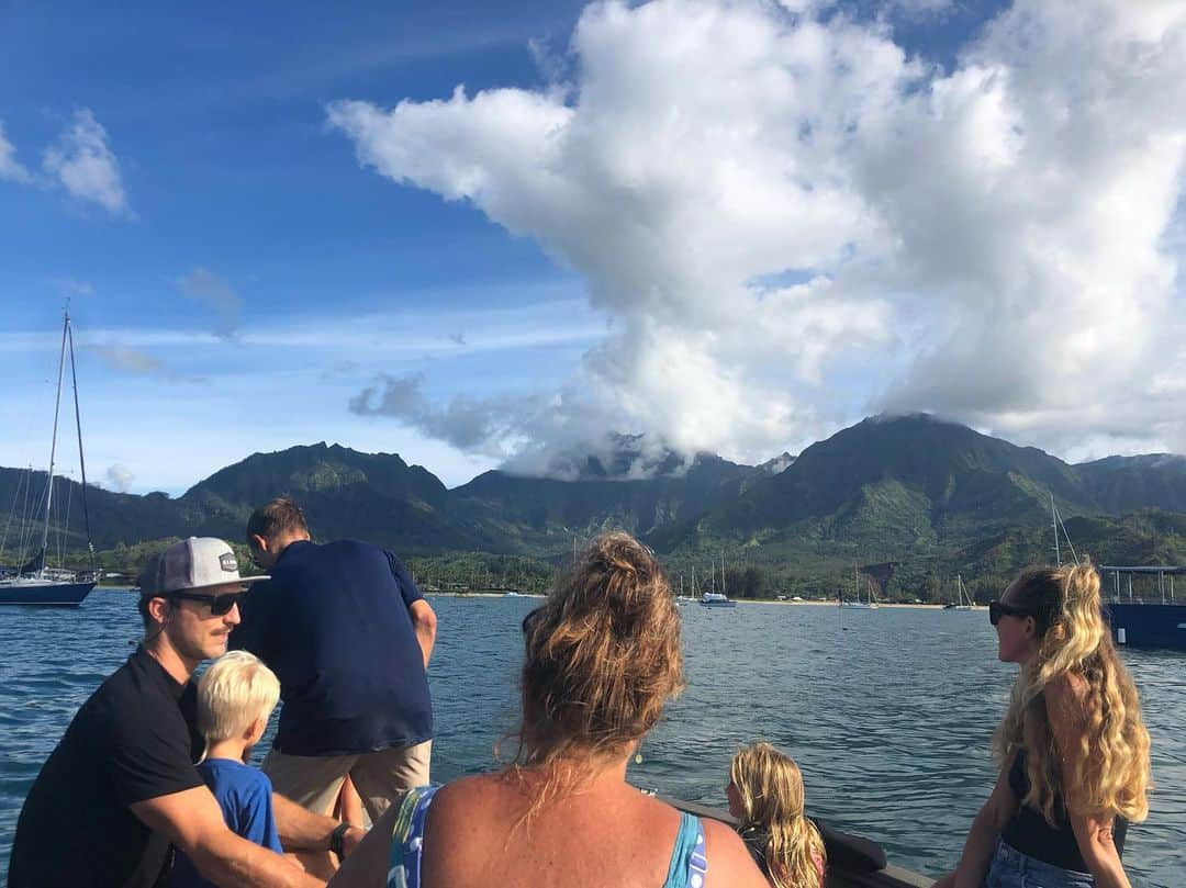 Bethany Hamiltonさんのインスタグラム写真 - (Bethany HamiltonInstagram)「Yesterday was nothing short of AMAZING!!! Beautiful and rad time with all of my family viewing one of the most beautiful places on earth!!!! Mahalo Nui Loa, #napalicatamaran @napalicatamaran #kamahelekai2 you guys rock!!!」6月23日 3時05分 - bethanyhamilton