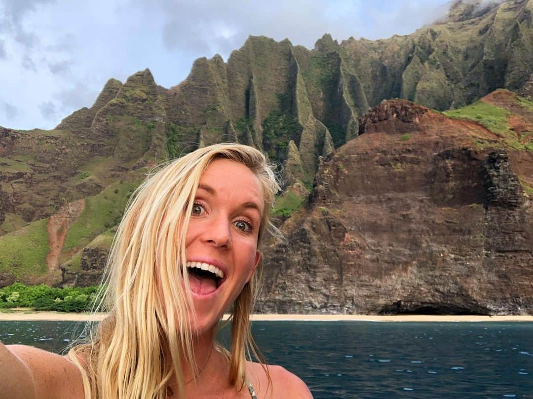 Bethany Hamiltonさんのインスタグラム写真 - (Bethany HamiltonInstagram)「Yesterday was nothing short of AMAZING!!! Beautiful and rad time with all of my family viewing one of the most beautiful places on earth!!!! Mahalo Nui Loa, #napalicatamaran @napalicatamaran #kamahelekai2 you guys rock!!!」6月23日 3時05分 - bethanyhamilton