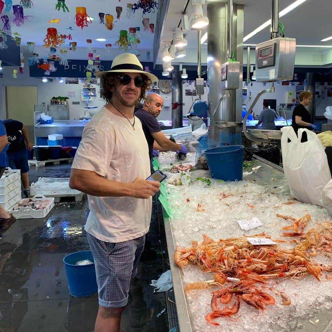 カルレス・プジョルのインスタグラム：「Modo vacaciones on.」