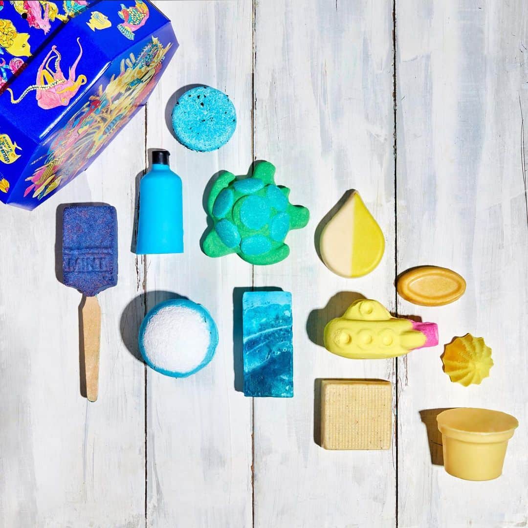 LUSH Cosmeticsさんのインスタグラム写真 - (LUSH CosmeticsInstagram)「Make a splash with our new low-waste, ocean-friendly gift. Turtle Tastic has some of our favorite packaging-free goodies, including Minamisoma Shower Oil, a new addition to the Lush family, and Naked Charity Pot, both of which can only be found in this gift. 🌊🐢﻿⠀ *﻿⠀ *﻿⠀ *﻿⠀ *﻿⠀ *﻿⠀ #ocean #seaturtle #turtles #beach #handmade #giftidea #beachlife #beachlover #oceanlife #lush #lushcosmetics #lushgift #lushie #lushusa #lushuk #lushlife」6月23日 3時01分 - lushcosmetics