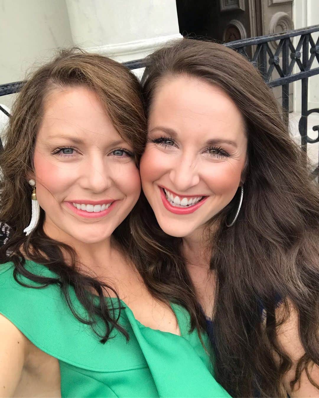 カーリー・パターソンのインスタグラム：「Squeezed in every minute of sister time👭」