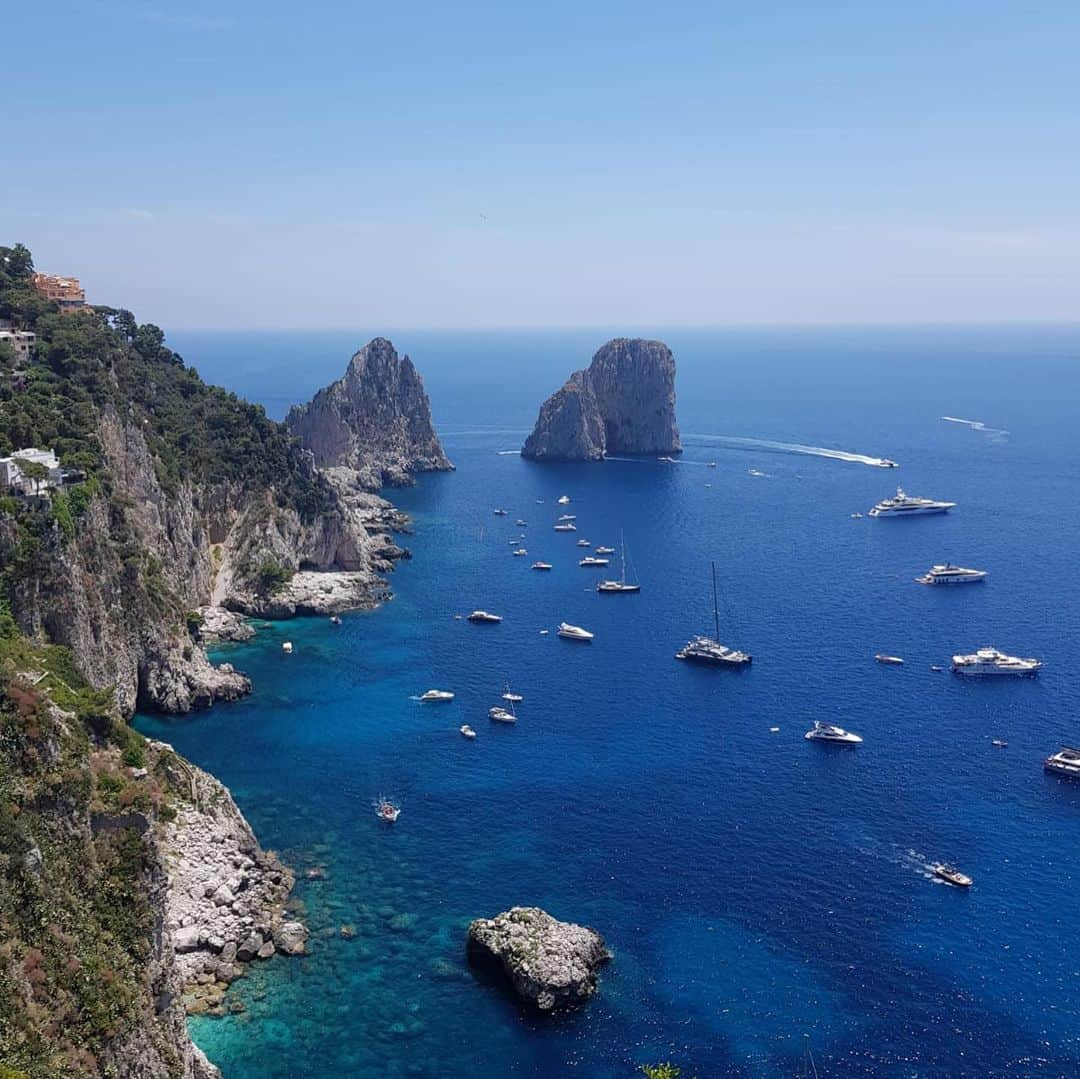 シモン・ミニョレさんのインスタグラム写真 - (シモン・ミニョレInstagram)「📍🌍 Capri  #holiday 🇮🇹🌊🚤⚓🏝🌄」6月23日 3時17分 - 22mignolet22