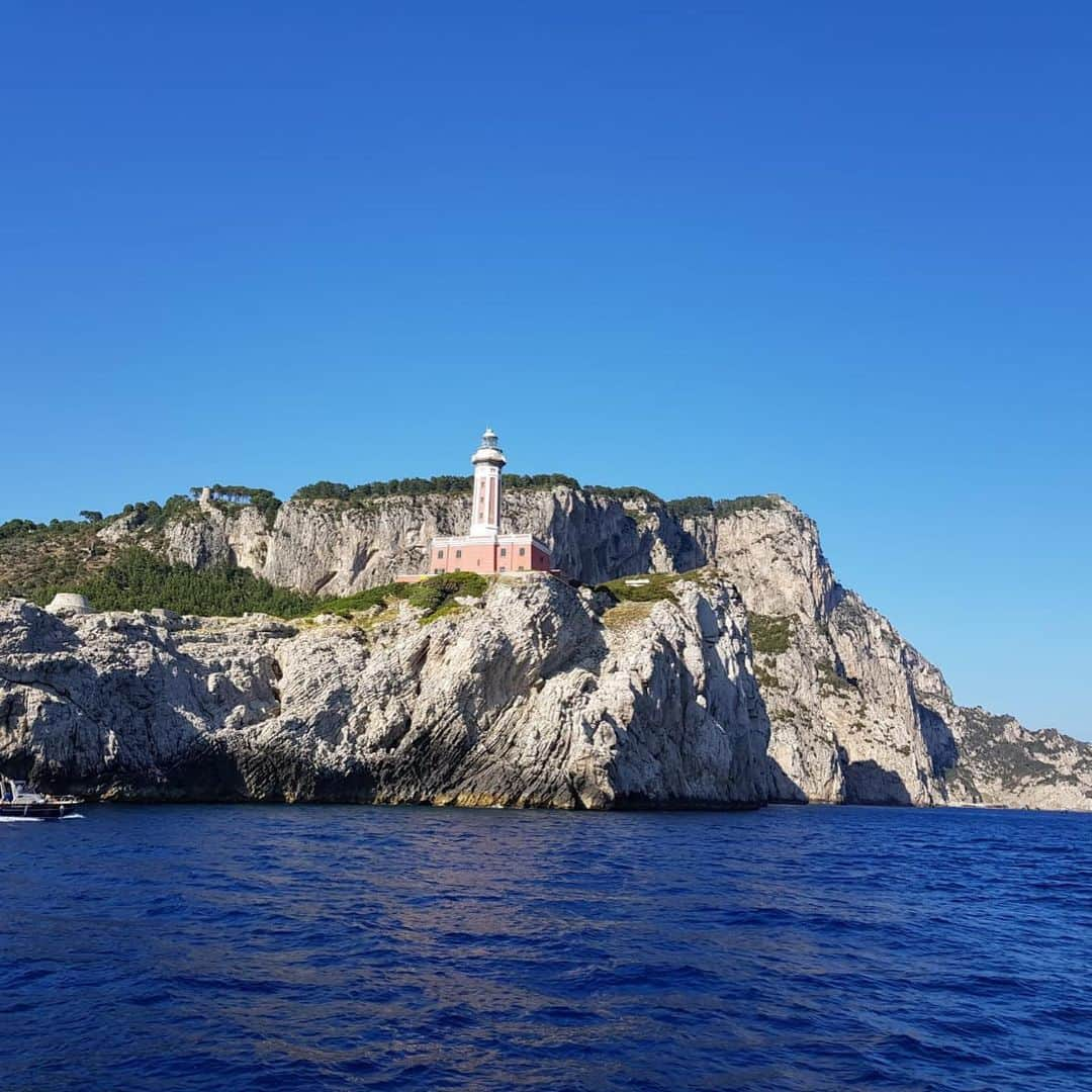 シモン・ミニョレさんのインスタグラム写真 - (シモン・ミニョレInstagram)「📍🌍 Capri  #holiday 🇮🇹🌊🚤⚓🏝🌄」6月23日 3時17分 - 22mignolet22