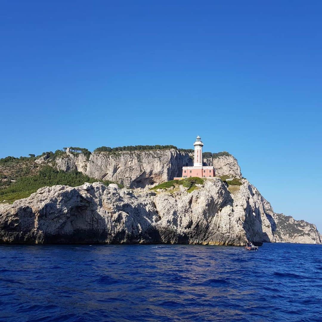 シモン・ミニョレさんのインスタグラム写真 - (シモン・ミニョレInstagram)「📍🌍 Capri  #holiday 🇮🇹🌊🚤⚓🏝🌄」6月23日 3時17分 - 22mignolet22