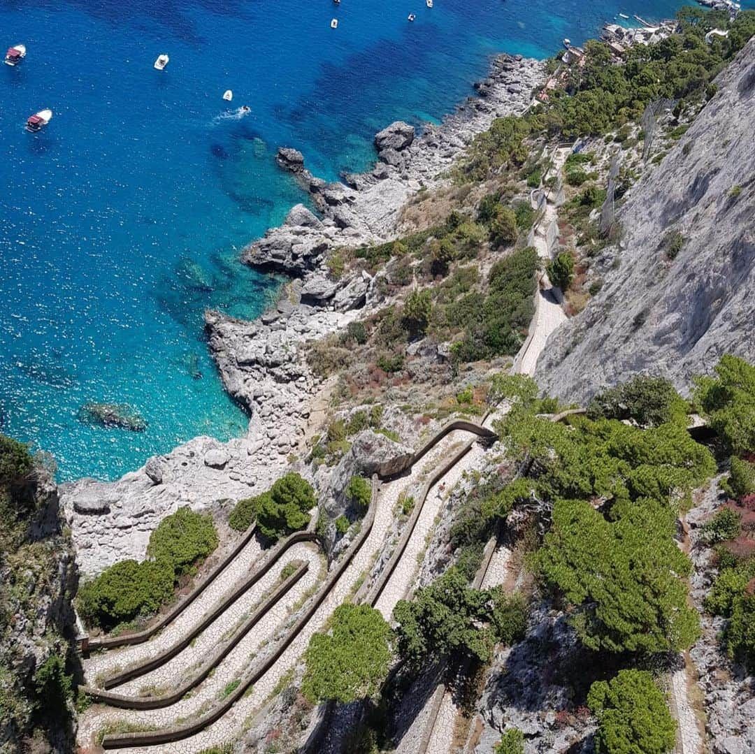 シモン・ミニョレさんのインスタグラム写真 - (シモン・ミニョレInstagram)「📍🌍 Capri  #holiday 🇮🇹🌊🚤⚓🏝🌄」6月23日 3時17分 - 22mignolet22