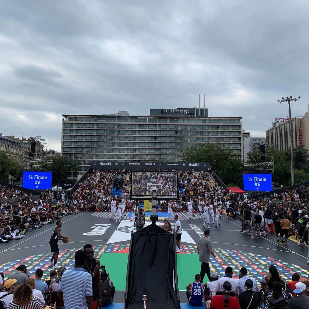 Sneaker Newsさんのインスタグラム写真 - (Sneaker NewsInstagram)「Scenes from day two with @jumpman23 in Paris. House of Jumpman, Quai54, PSG unveiling, and more. Swipe left!」6月23日 3時17分 - sneakernews