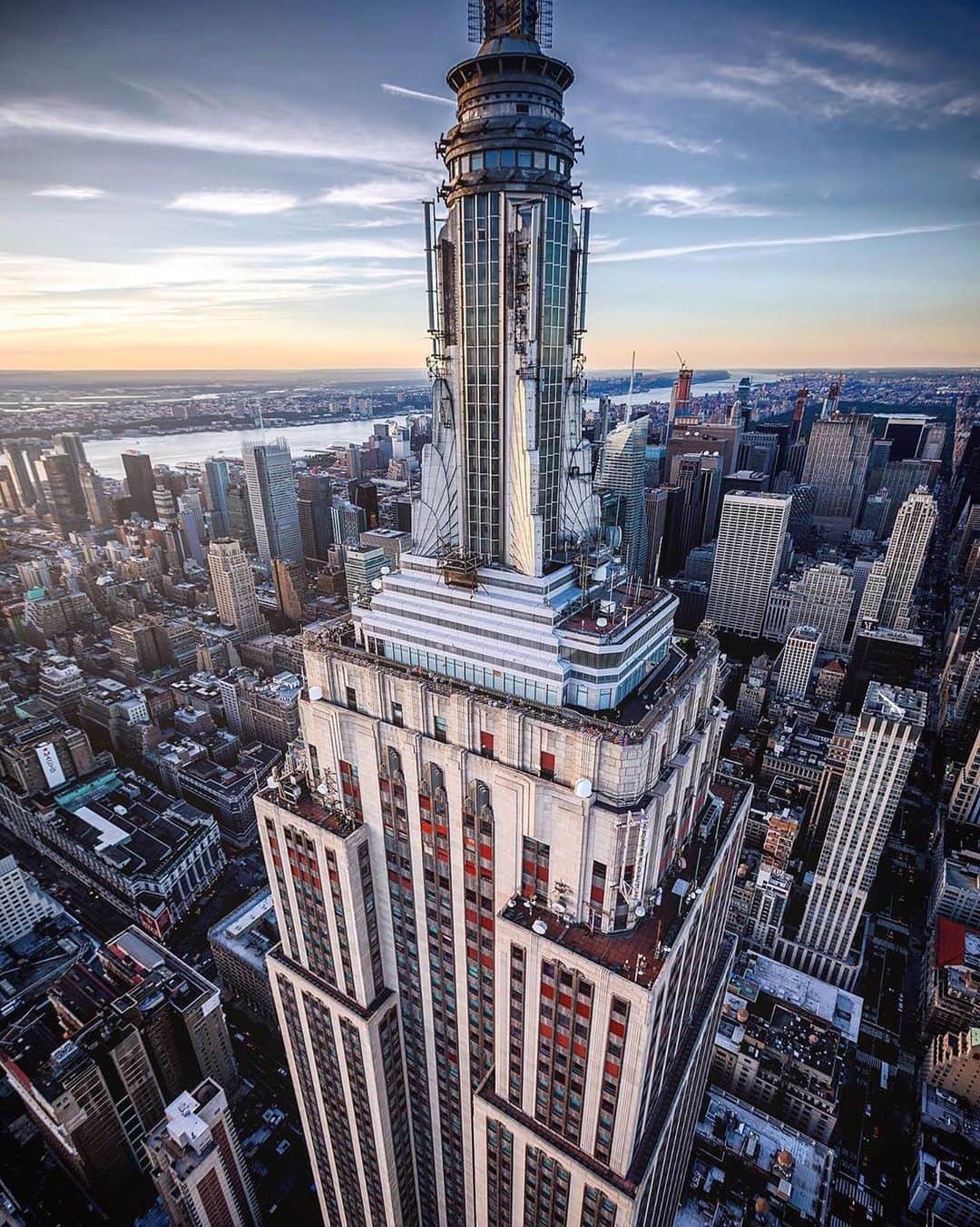 Empire State Buildingさんのインスタグラム写真 - (Empire State BuildingInstagram)「You’ll truly never forget this. ⭐️ . Tap bio link for the experience of a lifetime. 👆 . 📷: @beholdingeye #EmpireStateBuilding 💫 . . . . . . . . . . . . #nyc #newyork #newyorkcity #esb #empirestate #empirestateofmind #loves_nyc #ny_uncut #ilovenewyork #travelgram #bigapple #nightshooters #newyork_world #newyorkcitylife #thisisnyc #ilove_newyo #nycdotgram #city_of_newyork #ig_nyc #what_I_saw_in_nyc #newyorklike #newyork_instagram #nyclife #newyorklife #nycprimeshot #seeyourcity #new_york_shots #nyloveyou #travelgoals」6月23日 3時18分 - empirestatebldg