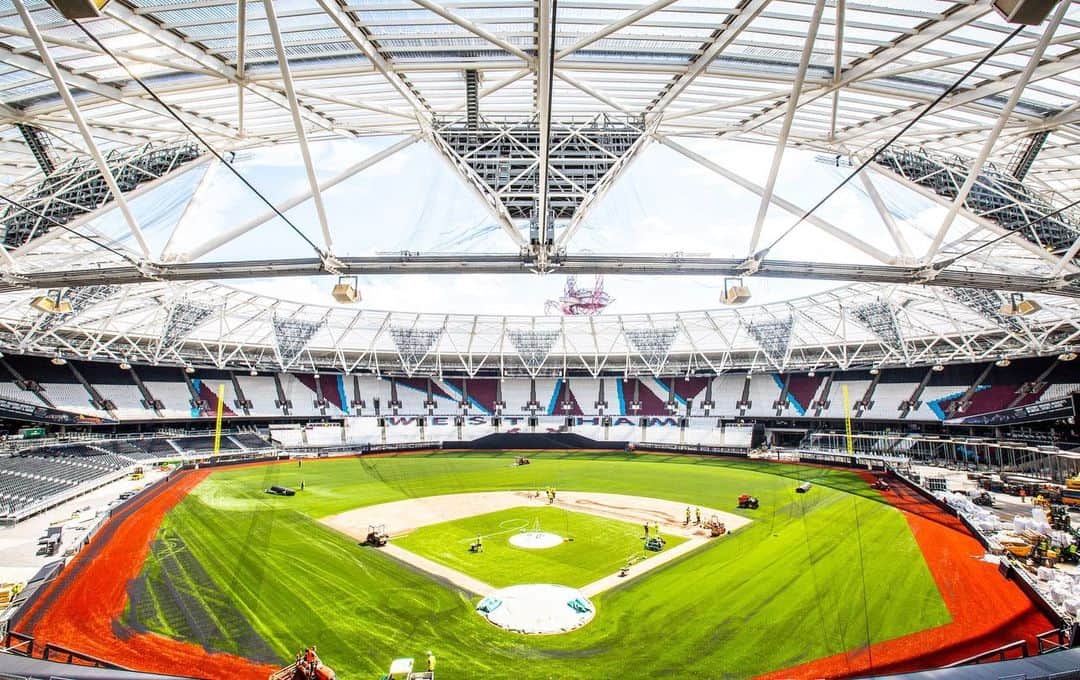 MLBさんのインスタグラム写真 - (MLBInstagram)「The pitch is looking class.  ONE week away from the #LondonSeries.」6月23日 3時20分 - mlb