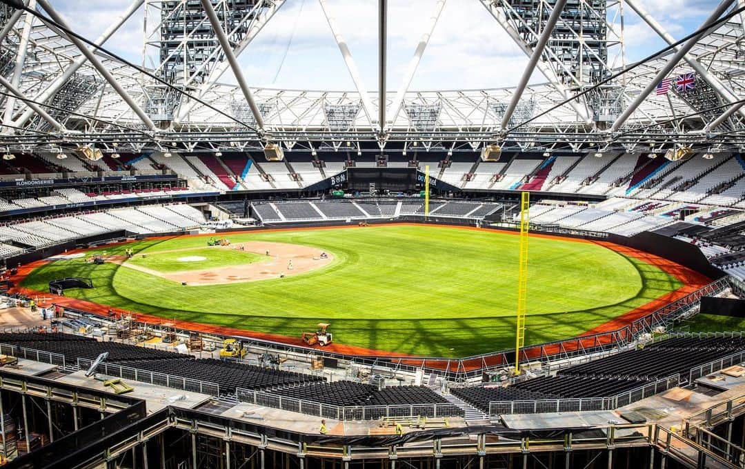 MLBさんのインスタグラム写真 - (MLBInstagram)「The pitch is looking class.  ONE week away from the #LondonSeries.」6月23日 3時20分 - mlb